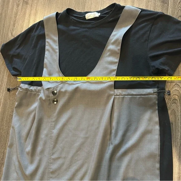 Chic Gray Dress with Lace Detail and Flowy Skirt - Picture 5 of 7